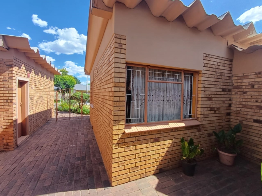 4 Bedroom Property for Sale in Flamwood North West